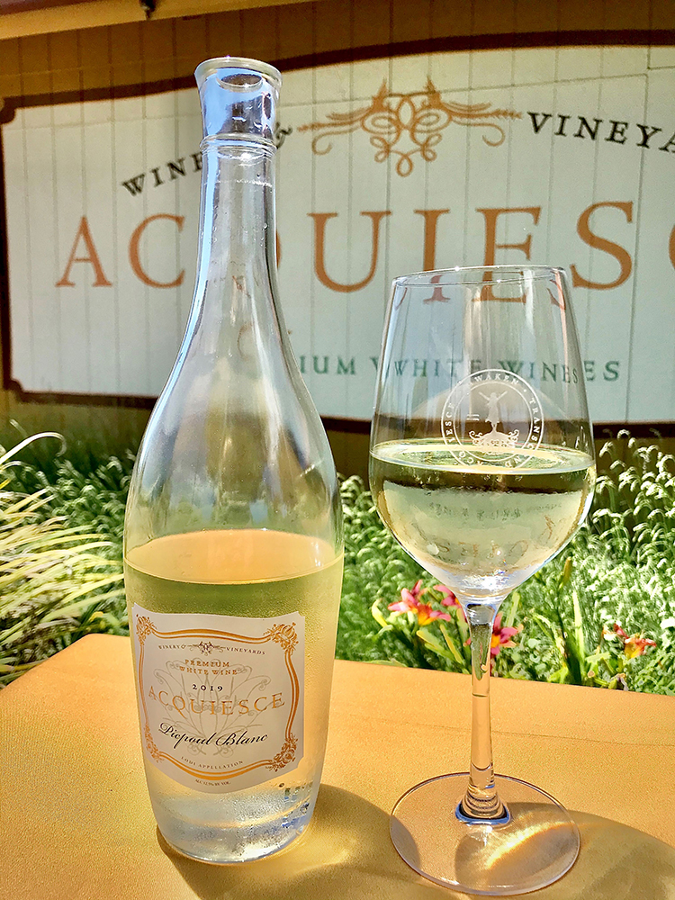 Acquiesce Vineyards Wine